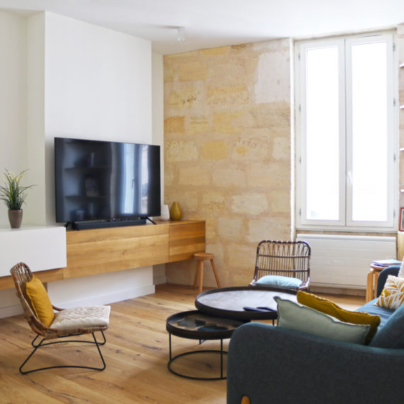 Rénovation totale d'un appartement de 112 m² résolument contemporain, en plein Centre de Bordeaux.